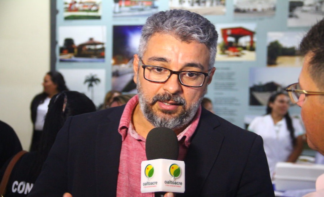 Em resposta a Gladson, petista lotado no gabinete de Leo de Brito chama governador de “fraco”